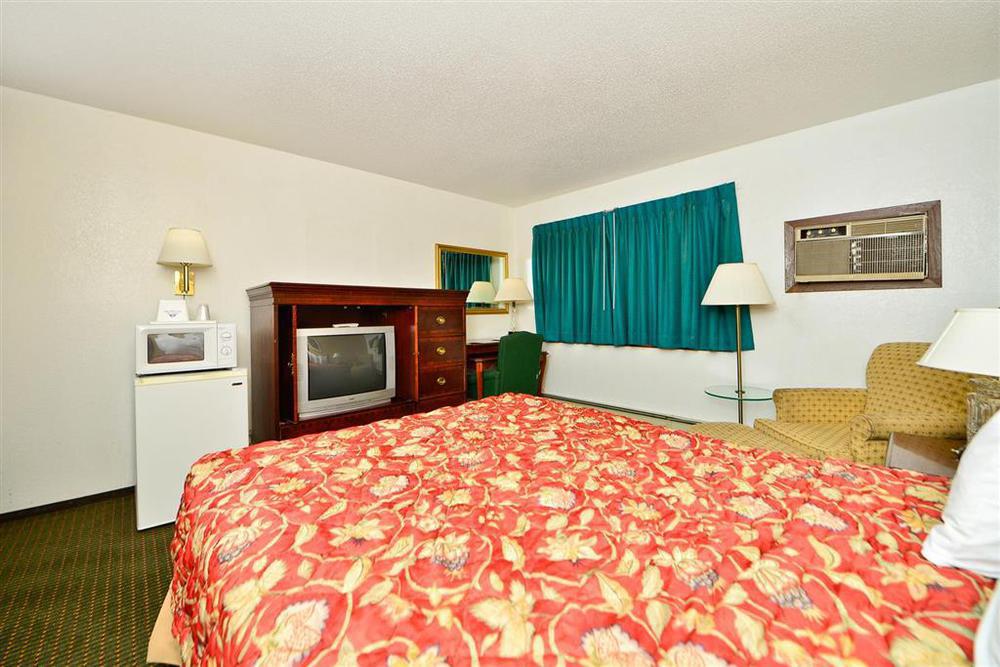 Hometown Inn Clearwater Room photo