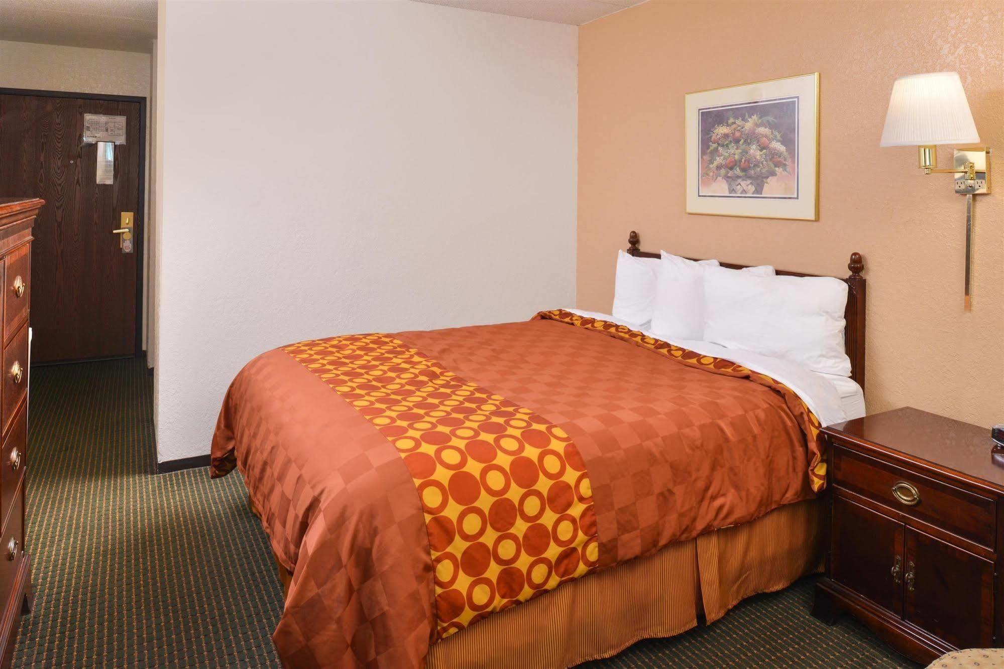 Hometown Inn Clearwater Exterior photo