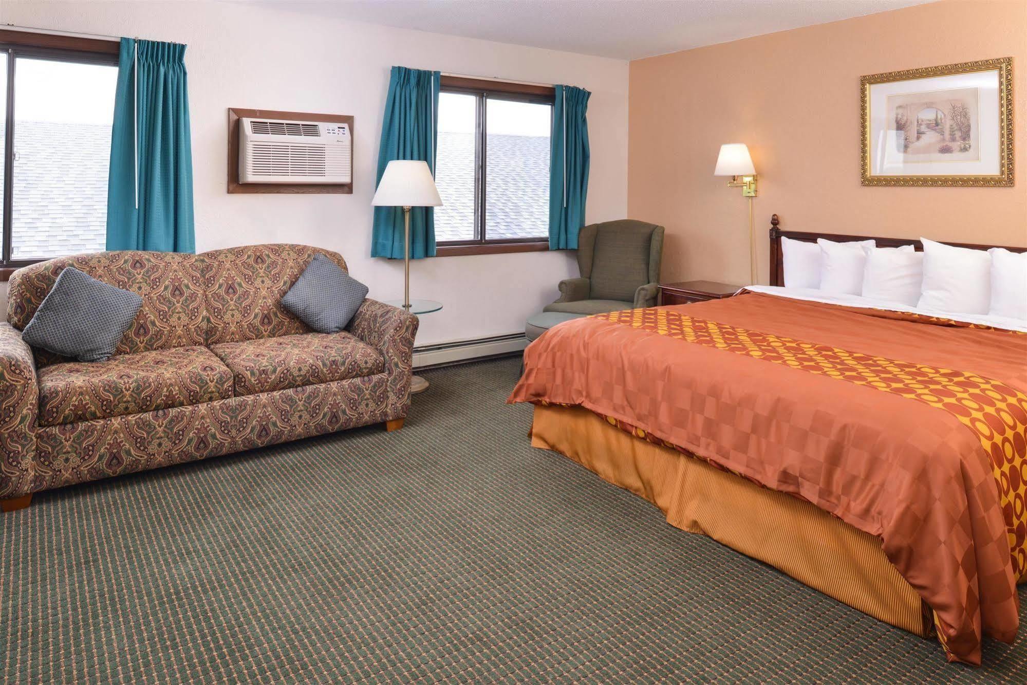 Hometown Inn Clearwater Exterior photo