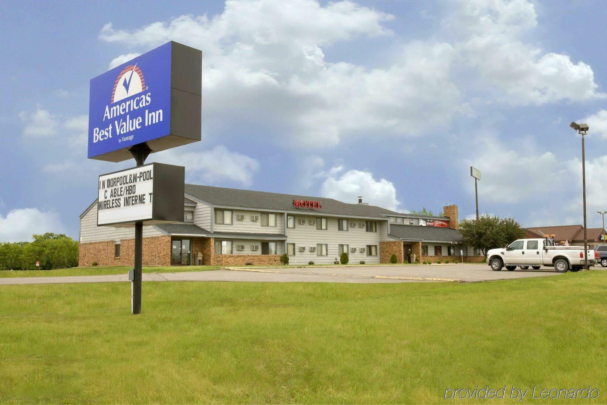 Hometown Inn Clearwater Exterior photo